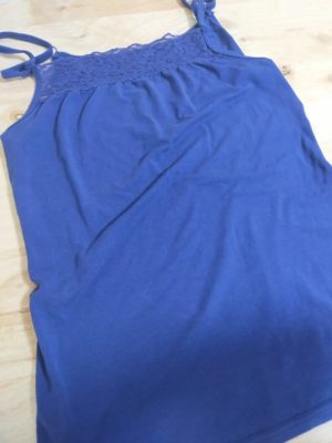 足りない布を補うための材料となるキャミソール