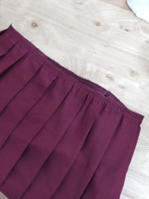 ウエストゴムを乗り除いたプリーツスカート