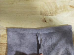 ゴム入れ口を残してウエストを縫う