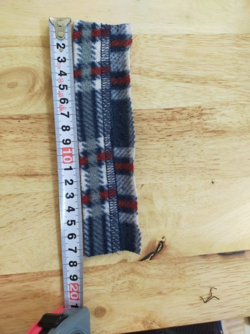 切り出した袖用の布