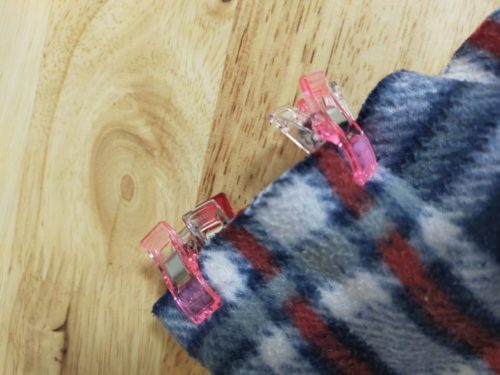 袖パーツを本体に留めたところ