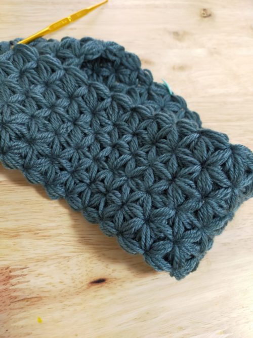 リフ編みを編み進めたところ