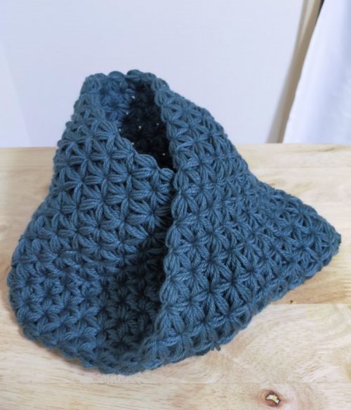 完成したリフ編みのスヌード（ネックウォーマー）