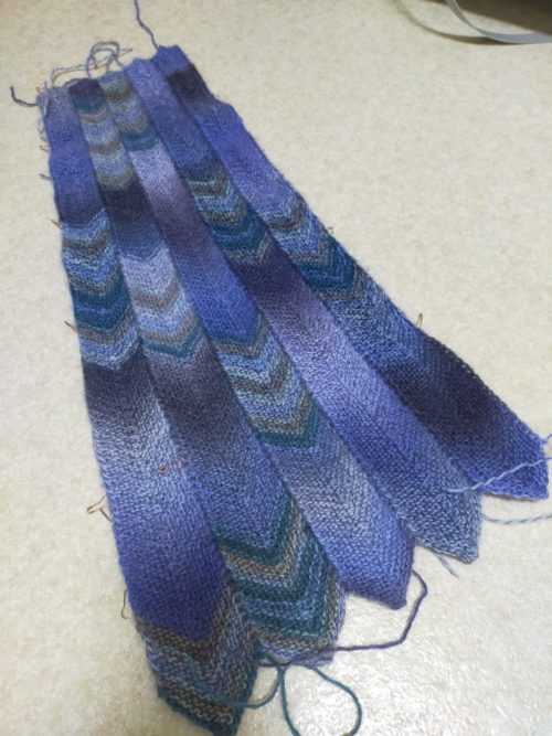 矢羽根モチーフ5枚をつないだところ