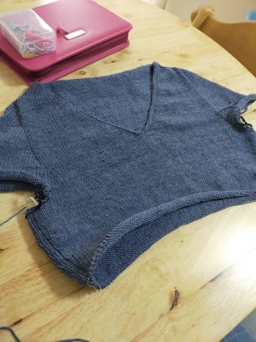 トップダウンセーターの袖分け後胸下まで